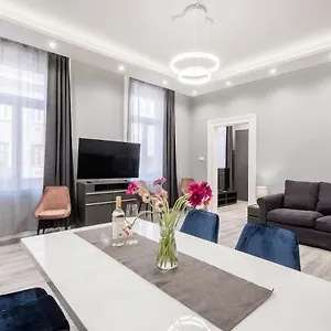 Apartmanhotel Prime Star Deak Ter Modern Luxury, Budapest